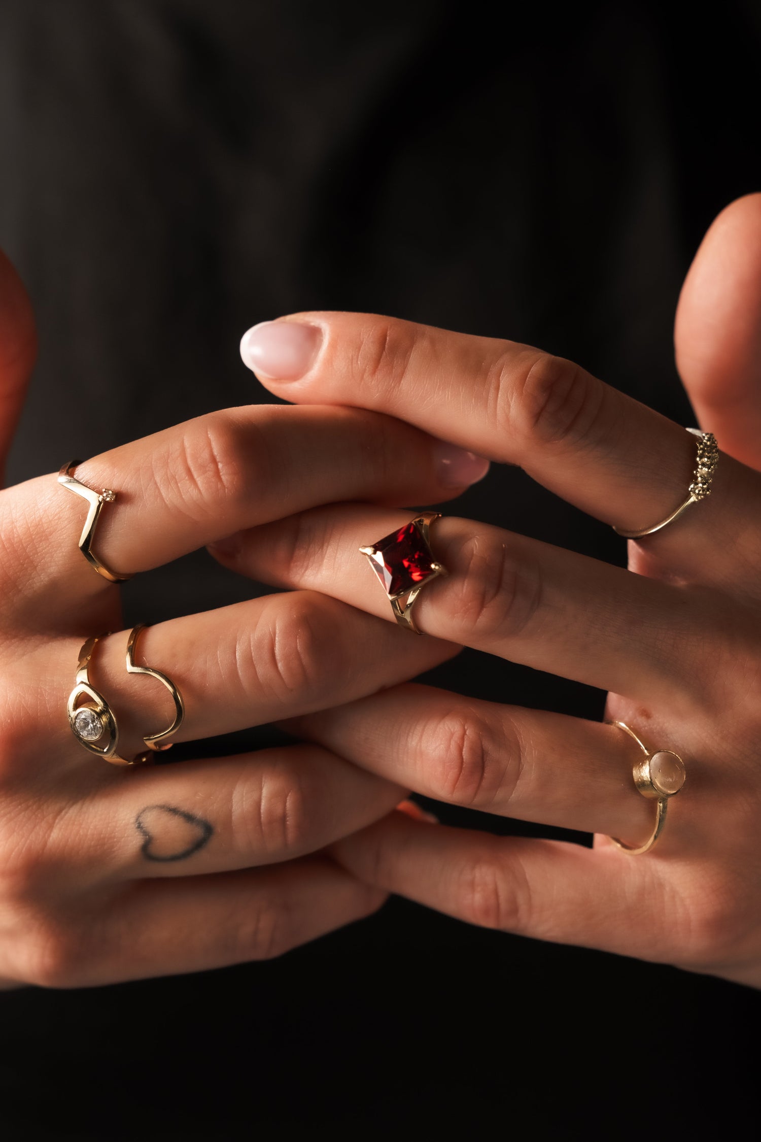 Gouden stapelbare ringen met edelstenen