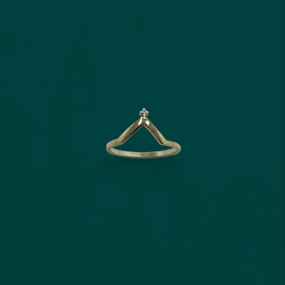 14karat gold ring with diamond shaped zirkonia