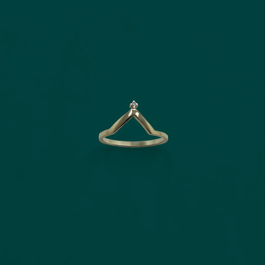 14karat gold ring with diamond shaped zirkonia